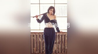 高颜值大长腿金发女郎与男友在停车场就迫不及待的干了起来,口交后人被干到高潮