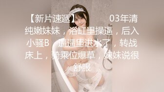   榨汁机小妹妹白丝诱惑跟狼友互动撩骚，按摩棒玩弄逼逼撅着屁股给狼友看