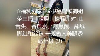 酒窝甜美小姐姐！情趣装化身小护士！掏出柔软大奶子，脱下内裤假屌插穴，多毛骚逼性欲很强