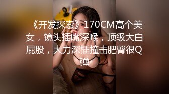 公司的主管把女同事带到出租屋里操，上去就把鸡巴插女孩嘴里了