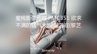 周末约两个老公不在家的丝袜少妇露脸玩3P完整版