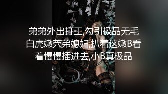 科技园女厕蹲守黑底白点裙轻淑女又短又卷的柔毛把狭长肉缝盖住了