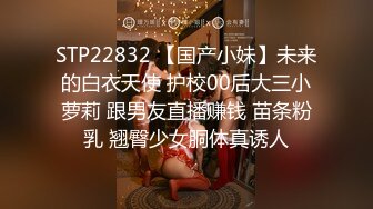 嘴里含着老公的肉棒 小骚逼里享受着单男的冲击