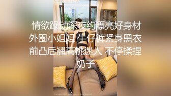 沙滩戏水浴场女士更衣间卫生间一体全景偸拍尿尿和换泳装好多年轻靓妹大长腿翘臀身材都不错有几个还是无毛的