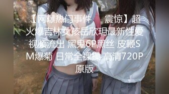 黑衣牛仔裤妹子啪啪，蹲着口交后入按着腿大力抽插猛操