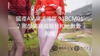 【足疗店小粉灯】偷拍真实按摩足疗店，还在哺乳期，有奶水，大叔直接要求挤到嘴里面 (3)