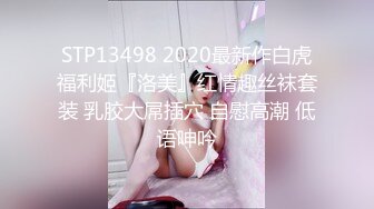 -真大胆 四眼仔和漂亮空姐制服美女大白天在绿化带广告牌后面啪啪