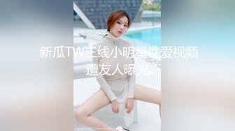 一男三女玩游戏脱衣服 这样的生活羡慕向往啊