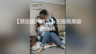 无毛白虎红唇嫩妹独自在家道具自慰，掏出奶子揉搓脱掉丁字裤，近距离特写掰穴，手指扣弄道具插入呻吟娇喘