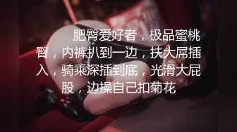 【新片速遞】  酒店女厕全景偷拍制服女职员张着小口的小黑鲍