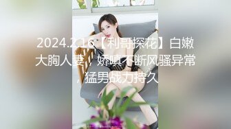 【新片速遞 】  动漫货架前摆POS的金黄卷发小靓妹-草莓裙下裤衩勒出深沟-姨妈穴渗透裤衩透视出黑黑毛