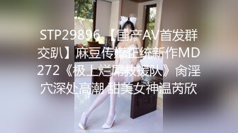 专注人前露出与路人同框美腿女神GI9ZA视图集，公园超市广场哪人多往哪去和老登一起锻炼 (9)