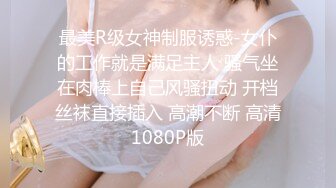 商场女厕再次偷窥到破洞牛仔裤美女的小嫩鲍