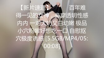  圆脸大眼睛笑容够甜美的水灵女孩『無碼』小妮子的表情很奇怪