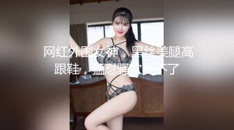 高颜值短发妹子夜晚车震啪啪