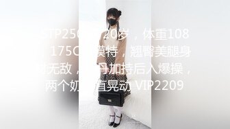 澡堂子偷拍两闺蜜脱光衣服不知在讲什么私密笑的合不拢嘴