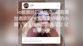 微胖大奶萌妹子，全程露脸发骚，跟狼友互动听指挥揉捏骚奶子，撅着屁股求草，无毛白虎道具玩弄