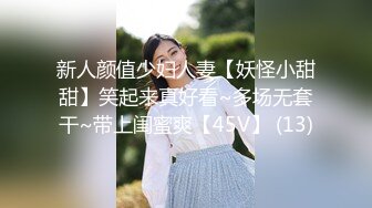 【新片速遞】 新来的清纯小美女和好姐妹在一张床上被大哥调教，扒光了揉奶玩逼，带上套子就是疯狂抽插爆草，射完了还抠逼