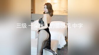 母子性福时刻37老妈和老爸打电话我在一边帮老妈抠抠