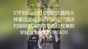 穿情趣肚兜的极品女神全程露脸诱惑狼友发骚大秀直播，完美好身材展示逼逼，各种撩骚动作不断