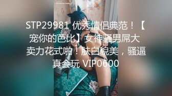 【吃葡萄不吐葡萄皮】大叔找熟女技师服务，脱下裤子打飞机，撩起裙子拔下内裤，摸摸搞搞69姿势口交