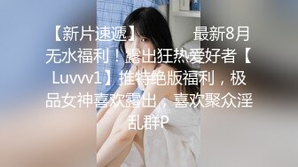  淫靡婚纱 绿帽贡献妻子给别人玩，穿着婚纱被单男拽着头发肏，自己只能看着老婆被内射撸