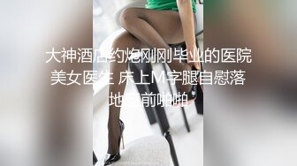 直接闯入商场女厕多角度偷拍马尾辫妹子的多毛小黑鲍