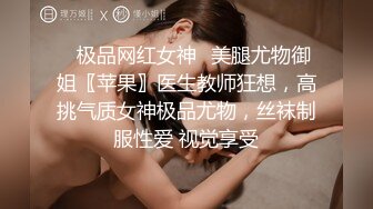 黑絲紅內美女太撩人,被大膽男當街狂摸大腿