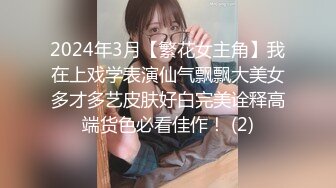 男扮女装潜入澡堂更衣室偷窥众多美女少妇