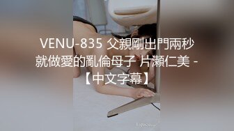 露脸抄底没穿裤衩的长发披肩妹子逛街