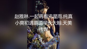 户外女神激情之旅，跟大哥野外激情车震，开档丝袜无毛骚逼，深喉口交无套抽插，放荡呻吟被大哥直接干内射