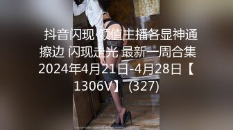 红唇性感翘臀美女开档丝袜包臀裙自慰诱惑，揉捏奶子张开双腿掰穴自摸，翘起屁股假吊抽插，高潮出水非常诱人