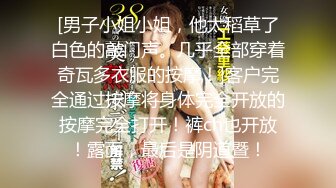 偷窥眼镜美女 跟男友搂搂抱抱 就抄你女友的大肥臀