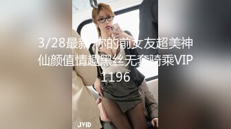 00后无敌呆萌妹妹！背带裤看贫乳！一线天馒头嫩穴，洗完澡小男友操逼，扶屌抽插撑爆小穴