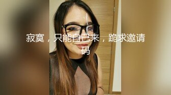 最近網絡瘋傳的名校美女和男友書桌上愛愛流出2