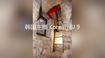 最新全景厕拍美女不知为什么开口笑 露出一口整齐洁白的牙