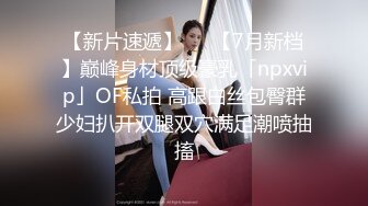 【新片速遞】  商场女厕偷拍❤️眼镜妹的逼可真肥