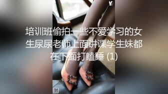 可爱嫩妹【小晶晶】年龄不大超会玩，一身黑衣搔首弄姿，手指扣穴全是水，水晶假屌爆插