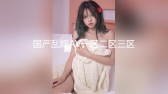 潜入某写字楼女厕全景偷拍女白领上厕所 被妹子发现了在门口打电话叫人 (4)