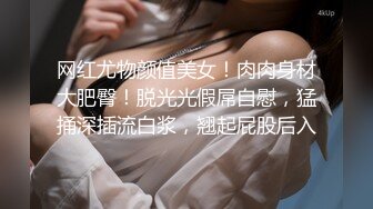 漂亮美女风景区游玩时寂寞难耐拉着男友到公共卫生间疯狂操B自拍