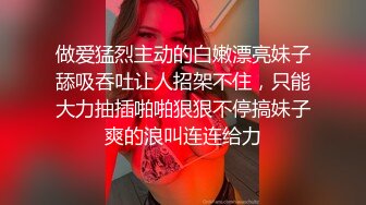   甜美骚骚小妞和小男友居家操逼，短裙骑在身上抽插，搞一会自己拿道具自慰