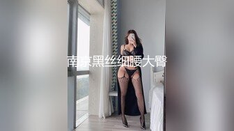 如此瘦小的的身材怎么能经受的住巨棒的进攻 娇嫩小蜜穴被无情蹂躏