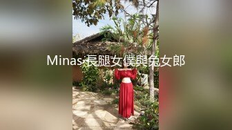 大辫子小姑娘道具不停抽插骚穴，伸着舌头要舔狼友大鸡巴