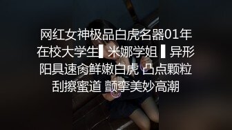 皮肤白皙微胖级别小少妇卧室中露脸自慰，手指掰穴抠逼白浆很多