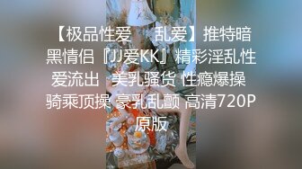   酒店大圆红床拔完火罐的小哥和漂亮女友一边看鬼片一边啪啪