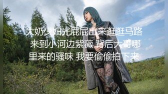   生死有命富贵在天再次玩弄风骚小女友，对着镜子站在地上玩弄吃奶抠逼