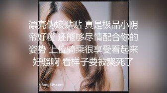 Scarlett Sage和Kenzie Love-女同性恋 - 金发 - 脸坐 - 磨牙 - 内衣 - 手淫 - 剪刀 -  Lesb*Anx -Anx-舔我的嘴唇