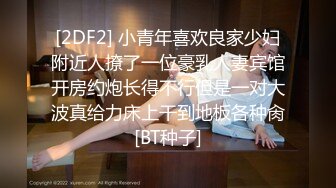 商场女厕无死角围拍人字拖粉阴唇美少女 从狭窄逼缝喷出两股清流