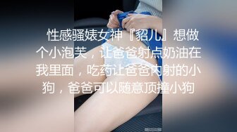   清纯良家少妇露脸被小哥调教的乖巧听话，交大鸡巴无毛骚穴让小哥各种抽插浪叫呻吟