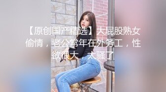 咸湿房东出租屋卫生间偷装摄像头偷拍大学生女租客脱光衣服上厕所拉粑粑对着镜头看